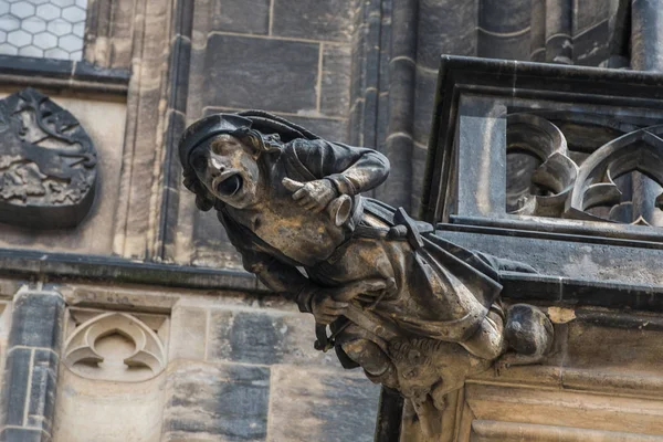 Gotische stijl gargoyle op st Vituskathedraal Praag Rechtenvrije Stockfoto's