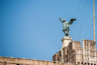 saint Michael heykelin üstüne castel sant Roma angelo. İtalya.