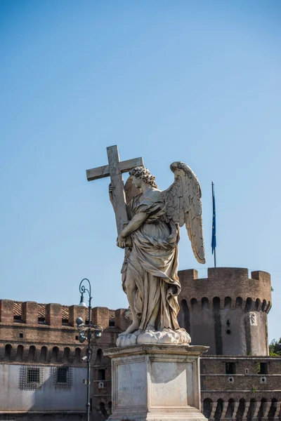İtalya, Roma 'daki Castel Sant Angelo' dan melek heykeli..