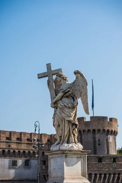 Angel standbeeld van Castel Sant Angelo in Rome, Italië. — Stockfoto