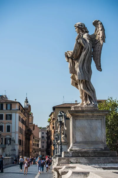 Rome, İtalya - 7 Ağustos 2017 - melek heykeli Castel Sant Angelo Roma, İtalya.