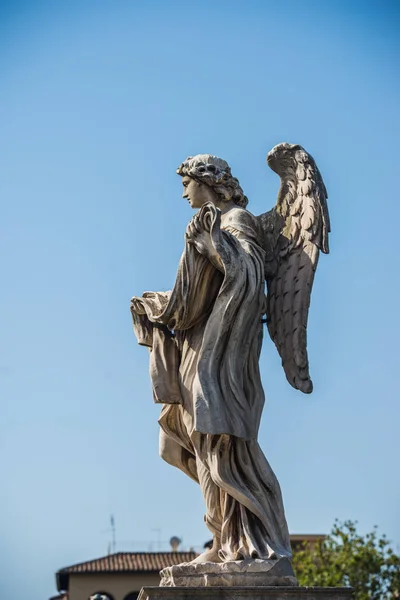 Andělská socha z Castel Sant Angelo v Římě, Itálie. — Stock fotografie