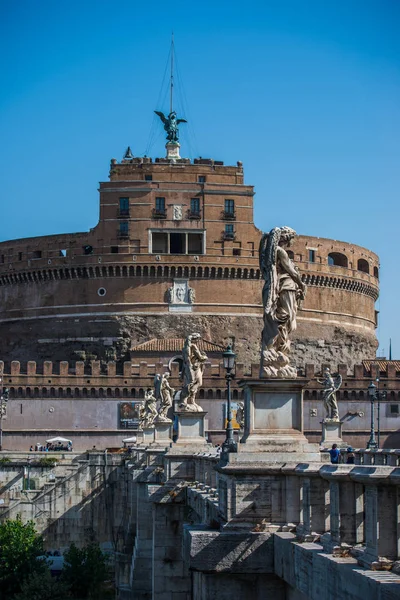 Angyal szobor Castel Sant Angelo Rómában, Olaszország. — Stock Fotó