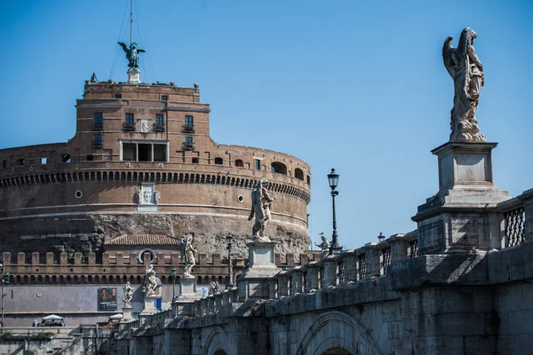 Angyal szobor Castel Sant Angelo Rómában, Olaszország. — Stock Fotó