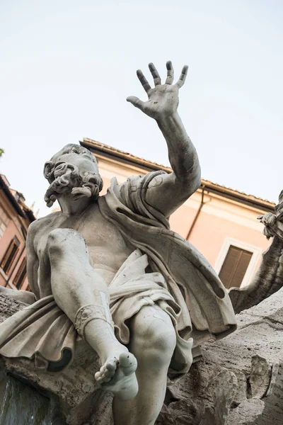 Fragment d'une fontaine de quatre rivières sur la région de Navona à Rome — Photo