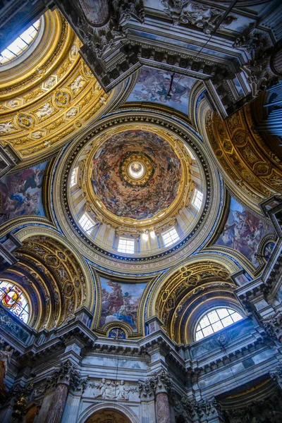 Rome, Olaszország - 2017. augusztus 06.: A templom Sant'Agnese in Agone egyike a leglátogatottabb templom Rómában, a híres Piazza Navona központi fekvésének köszönhetően. — Stock Fotó