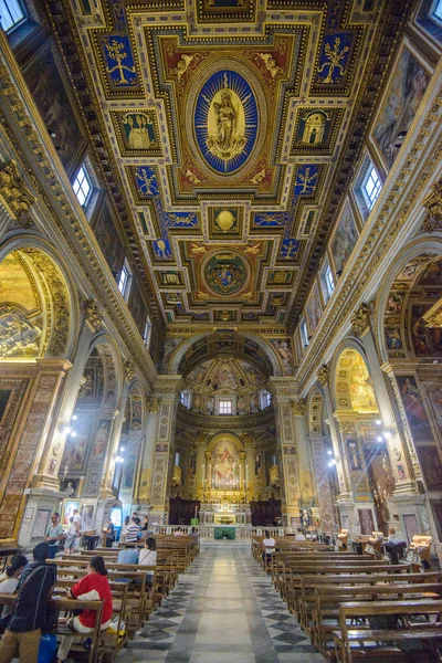 ローマ, イタリア - 2017 年 8 月 5 日: フラットの中央動機として、無原罪格天井木製 (1592-1594) カルロ ・ フランチェスコ ・ Lambardi によって設計された教会サン マル アル コルソの教会で — ストック写真