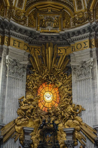 Vatican - 5 August 2017: a sculptural composition in the altar of St. Peter's Cathedral in the Vatican, created by Giovanni Lorenzo Bernini. — Stock Photo, Image