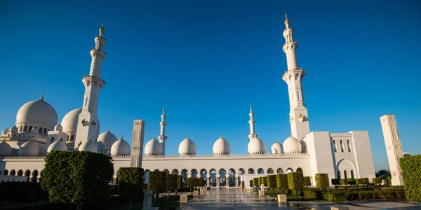 Αμπού Ντάμπι Ηνωμένα Αραβικά Εμιράτα Ιανουαρίου 2018 Μεγάλο Τζαμί Sheikh — Φωτογραφία Αρχείου