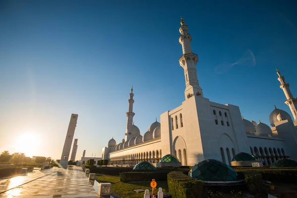 Abu Dhabi Emiratos Árabes Unidos Enero 2018 Mezquita Sheikh Zayed —  Fotos de Stock