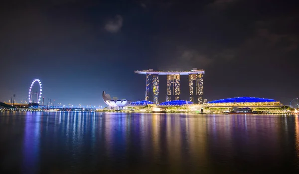 Szingapúr Városképe Városi Épületekkel Víz Felett — Stock Fotó