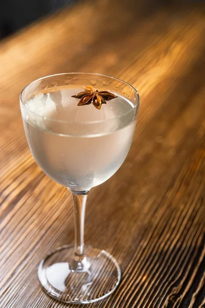 Bardakta taze bir kokteyl, içki konsepti.  