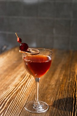 Bardakta taze bir kokteyl, içki konsepti.  