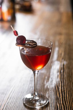 Bardakta taze bir kokteyl, içki konsepti.  