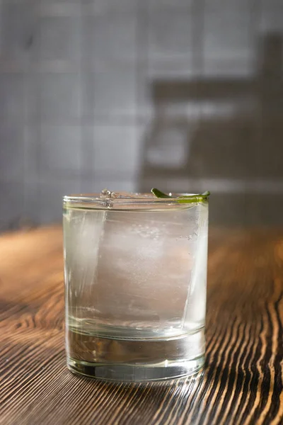Close Van Verse Smakelijke Cocktail Glas Drank Concept Rechtenvrije Stockafbeeldingen