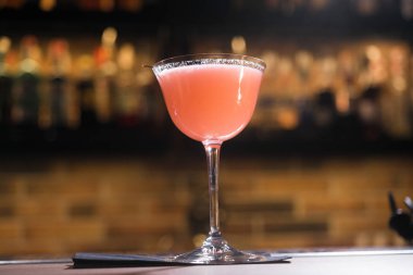 Bardakta taze bir kokteyl, içki konsepti.  
