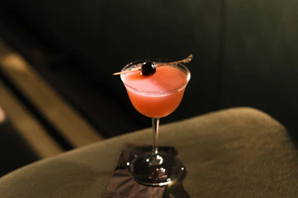 Close Fresh Tasty Cocktail Glass Drink Concept — ストック写真