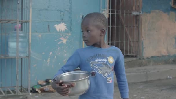 Bavaro Dominikana Stycznia 2018 Miejscowa Wioska Dominikańska Dziećmi Dorosłymi Wyjeżdża — Wideo stockowe