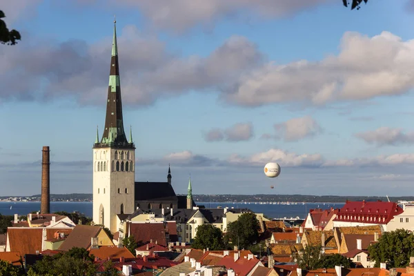 Vista para a tranquila cidade velha de Tallin 24 / 08 / 2016 — Fotografia de Stock