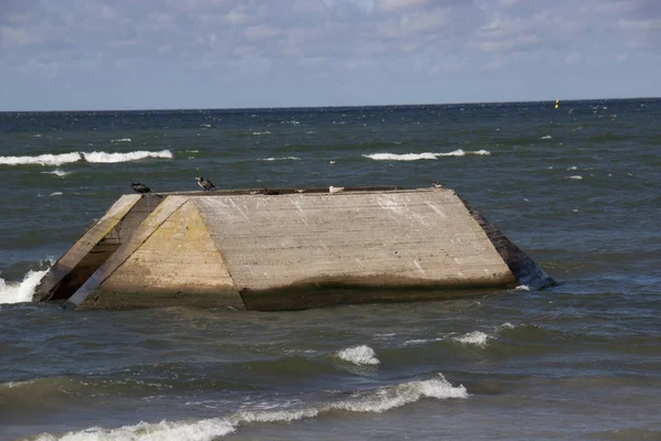 Hullámtörő hullám a Balti-tengeren — Stock Fotó