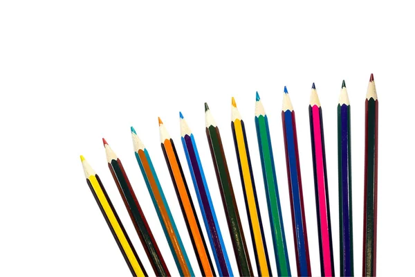 Crayons de couleur isolés sur un fond blanc — Photo