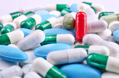 Bol renkli hap ve kapsül