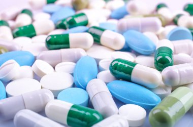 Bol renkli hap ve kapsül