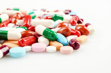 Çok renkli hap ve kapsül