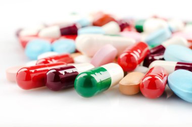 Çok renkli hap ve kapsül