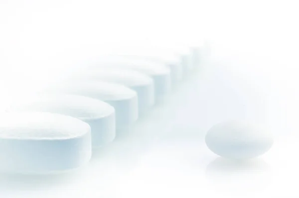 Medicina blanca píldoras antibióticas —  Fotos de Stock