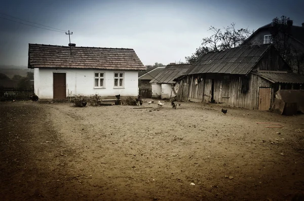 Oude kleine witte huis — Stockfoto