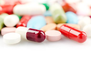 Tıp. Çok renkli hap ve kapsül
