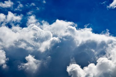 Bulutlu mavi gökyüzü