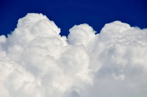 雲と青い空 — ストック写真