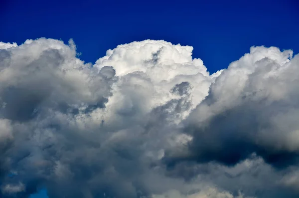 Kék ég felhővel — Stock Fotó