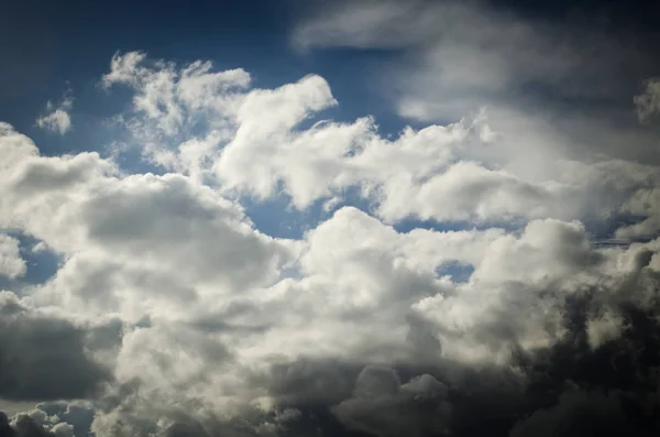Saturated clouds in the blue sky — Stock Photo, Image