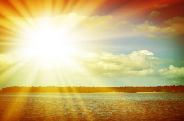 Puesta de sol de color sobre el mar — Foto de Stock