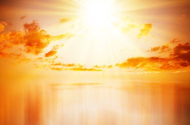 deniz üzerinde kırmızı günbatımı