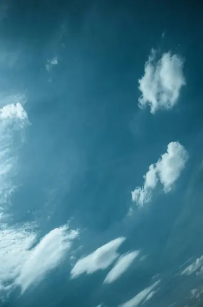 青空に雲を飽和 — ストック写真