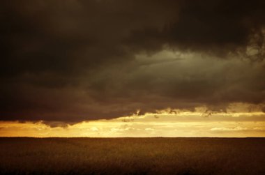 Kara fırtına bulutları