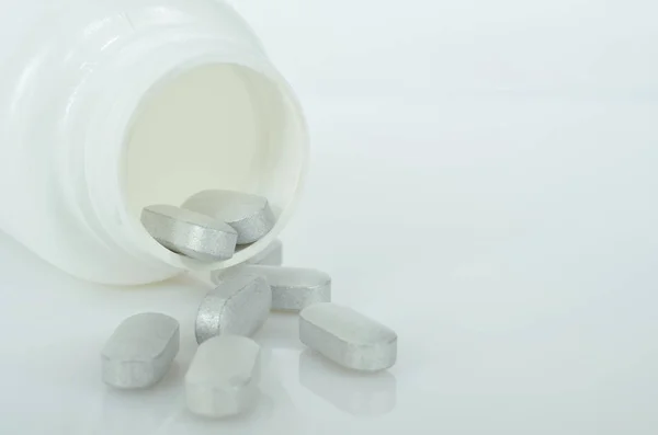 Pastillas de medicina blanca píldoras antibióticas . —  Fotos de Stock