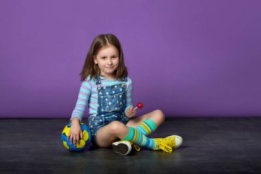 Güzel bir kız bebek spor sports.childrens spor moda seviyor.