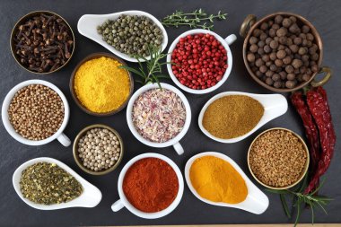 baharatlar ve otlar.