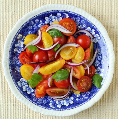 renkli domates salatası.