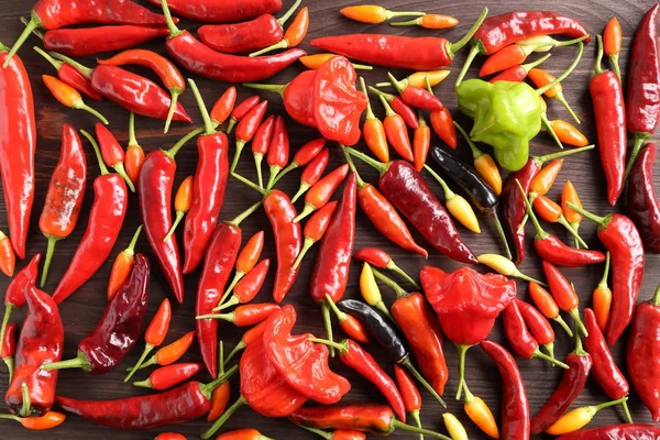 Chiles Picantes Mexicanos Mezcla Colorida Sobre Fondo Madera — Foto de Stock