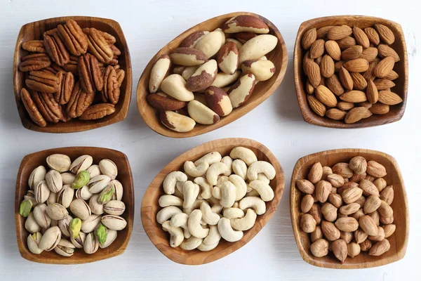 Different kinds of nuts. — Stock Photo, Image