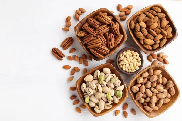 Different kinds of nuts. — Stock Photo, Image