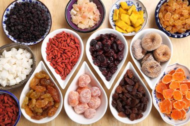 Kurutulmuş ve şekerlenmiş meyve.