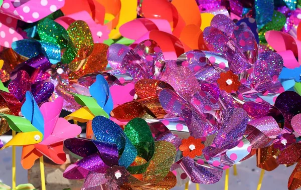 Flerfärgad plast pinwheel. — Stockfoto