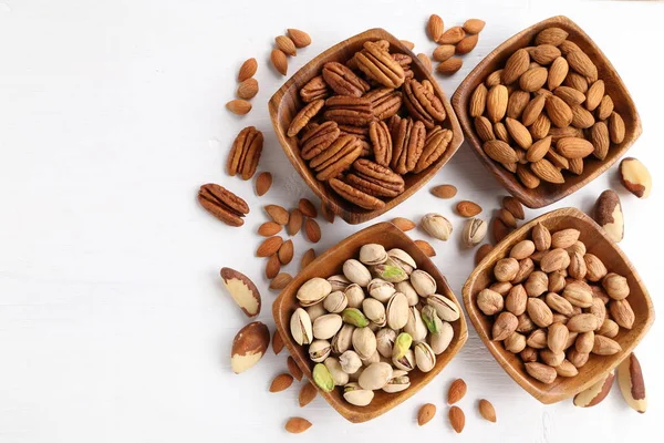 Different kinds of nuts. — Stock Photo, Image